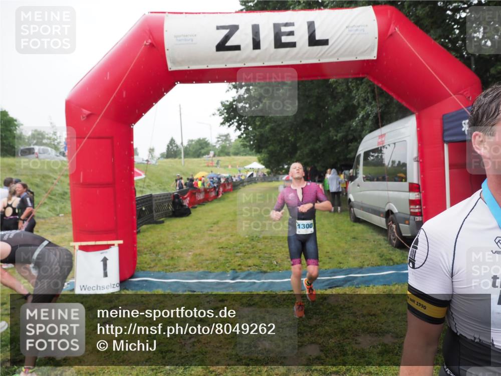 21.06.2025 - 27. Vierlanden-Triathlon MichiJ http://msf.ph/oto/8049262 15.06.2026 14:23:58 Ziel 1267, 1300 meine-sportfotos.de