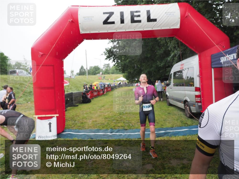 21.06.2025 - 27. Vierlanden-Triathlon MichiJ http://msf.ph/oto/8049264 15.06.2026 14:23:58 Ziel 1267, 1300 meine-sportfotos.de