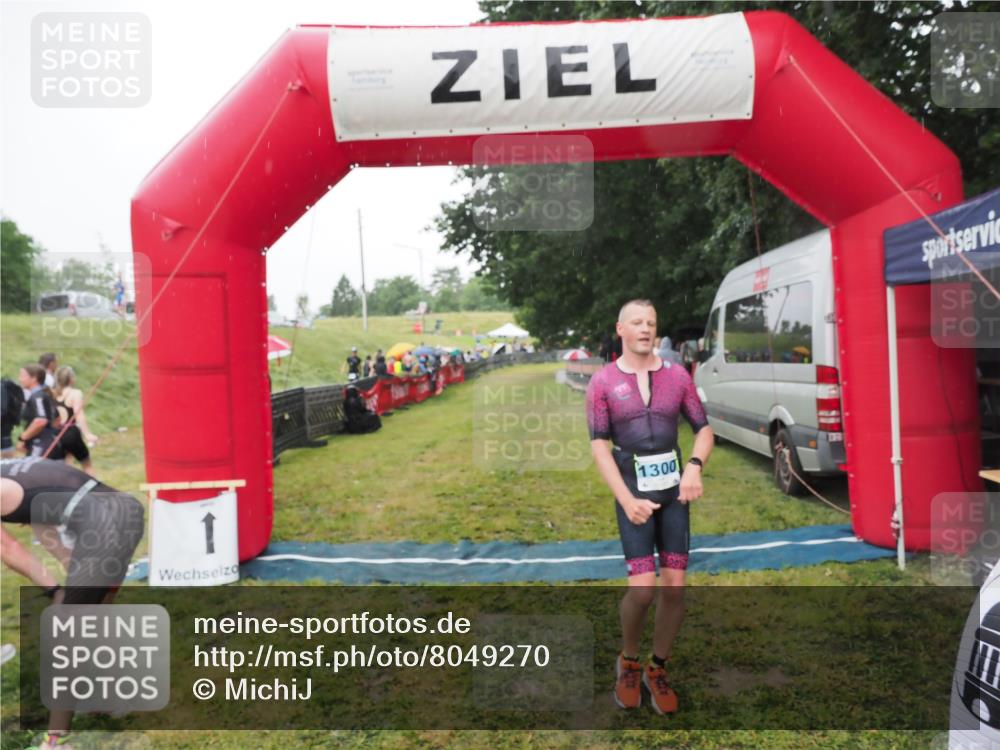 21.06.2025 - 27. Vierlanden-Triathlon MichiJ http://msf.ph/oto/8049270 15.06.2026 14:23:59 Ziel 1267, 1300 meine-sportfotos.de