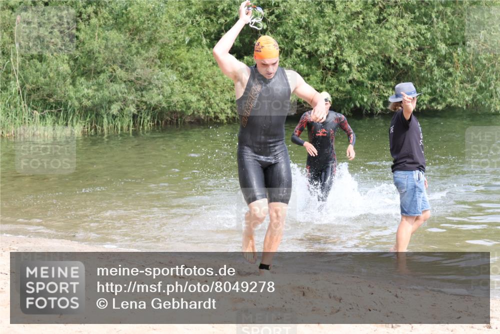 15.06.2025 - 27. Vierlanden-Triathlon Lena Gebhardt http://msf.ph/oto/8049278 15.06.2025 09:52:00 Schwimmen 282, 288, 292 meine-sportfotos.de