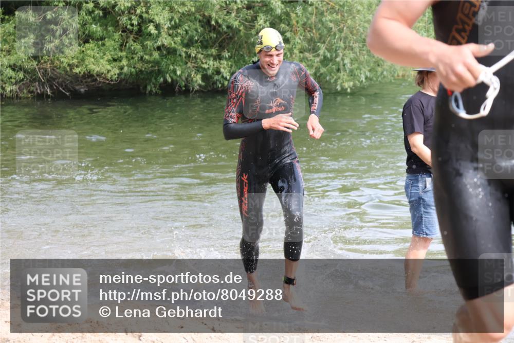 15.06.2025 - 27. Vierlanden-Triathlon Lena Gebhardt http://msf.ph/oto/8049288 15.06.2025 09:52:01 Schwimmen 282, 288, 292 meine-sportfotos.de