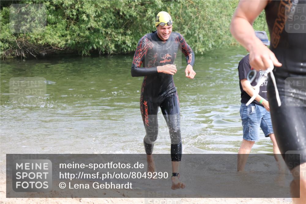 15.06.2025 - 27. Vierlanden-Triathlon Lena Gebhardt http://msf.ph/oto/8049290 15.06.2025 09:52:02 Schwimmen 282, 288, 292 meine-sportfotos.de
