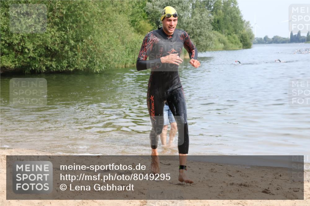 15.06.2025 - 27. Vierlanden-Triathlon Lena Gebhardt http://msf.ph/oto/8049295 15.06.2025 09:52:03 Schwimmen 282, 288, 292 meine-sportfotos.de