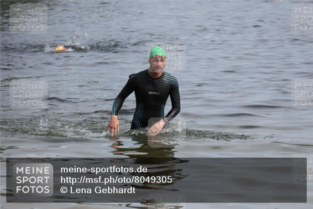 15.06.2025 - 27. Vierlanden-Triathlon Lena Gebhardt http://msf.ph/oto/8049305 15.06.2025 09:52:37 Schwimmen 313 meine-sportfotos.de