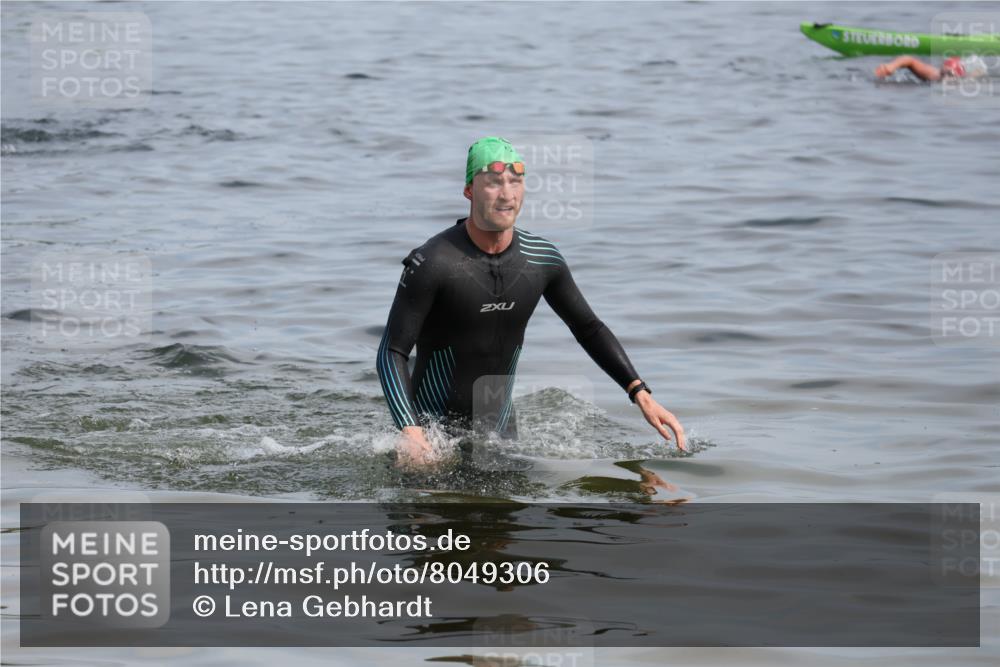15.06.2025 - 27. Vierlanden-Triathlon Lena Gebhardt http://msf.ph/oto/8049306 15.06.2025 09:52:38 Schwimmen 313 meine-sportfotos.de