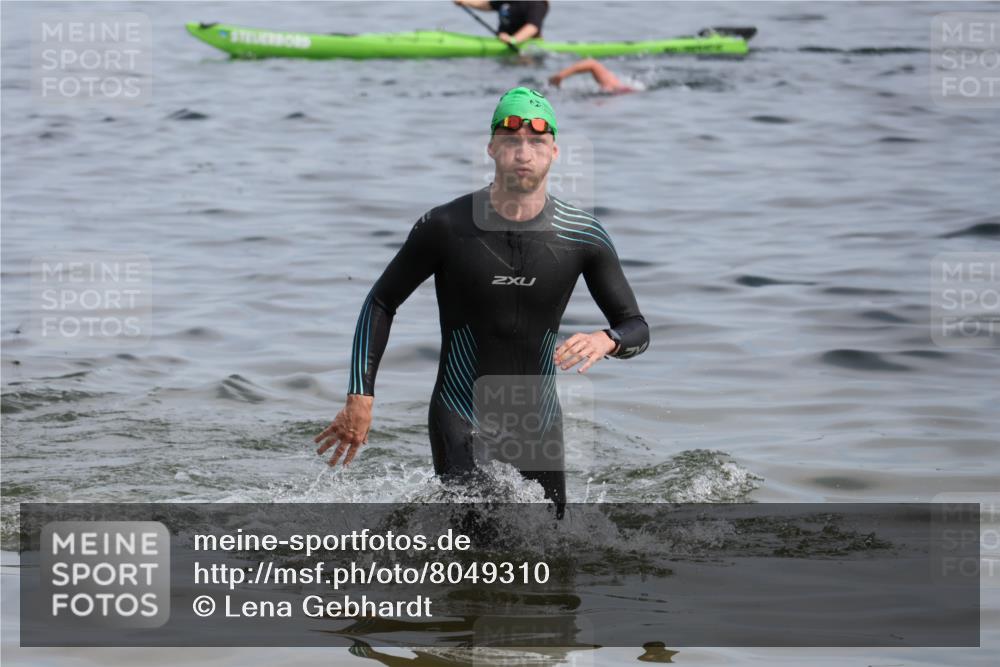 15.06.2025 - 27. Vierlanden-Triathlon Lena Gebhardt http://msf.ph/oto/8049310 15.06.2025 09:52:40 Schwimmen 313 meine-sportfotos.de