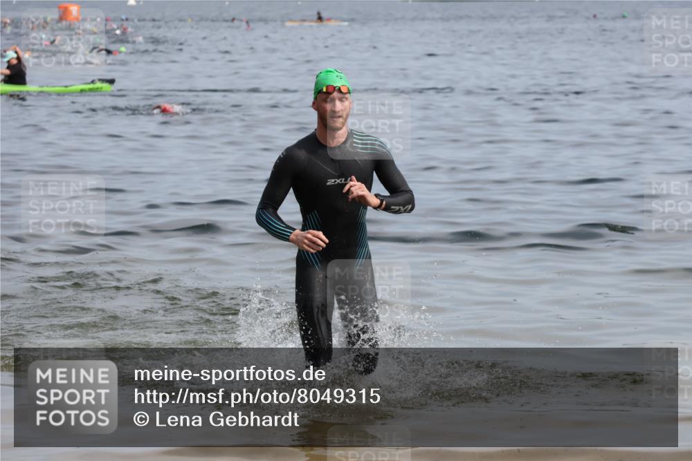 15.06.2025 - 27. Vierlanden-Triathlon Lena Gebhardt http://msf.ph/oto/8049315 15.06.2025 09:52:42 Schwimmen 313 meine-sportfotos.de