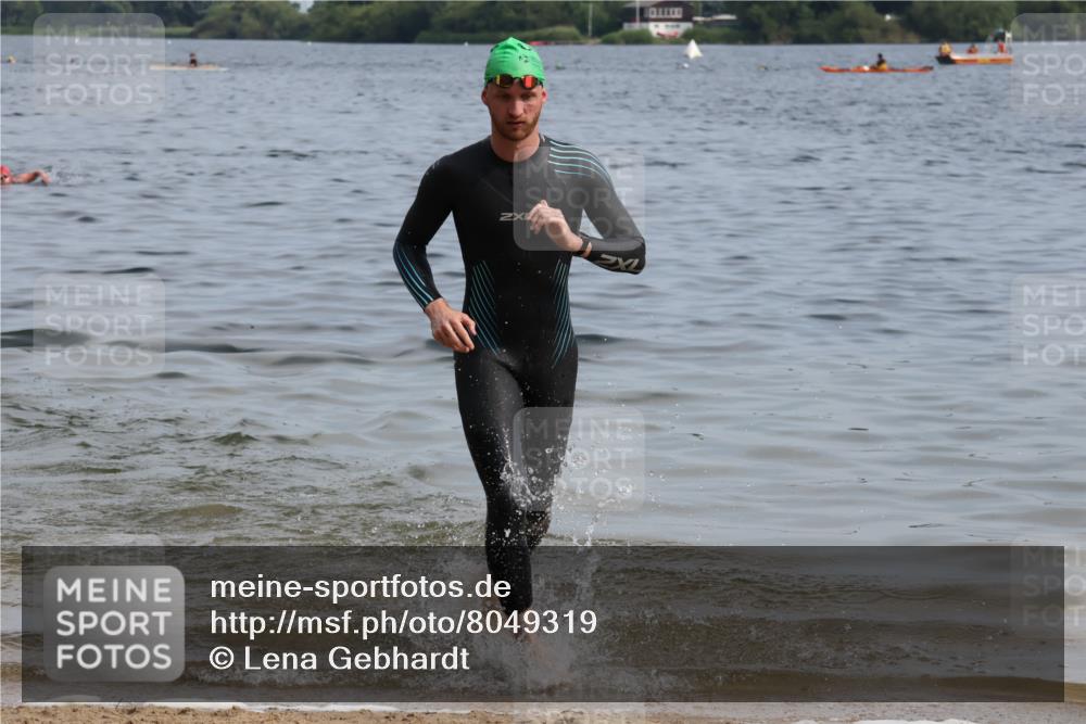 15.06.2025 - 27. Vierlanden-Triathlon Lena Gebhardt http://msf.ph/oto/8049319 15.06.2025 09:52:43 Schwimmen 313 meine-sportfotos.de
