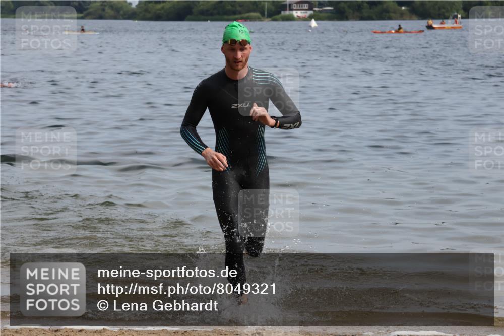 15.06.2025 - 27. Vierlanden-Triathlon Lena Gebhardt http://msf.ph/oto/8049321 15.06.2025 09:52:43 Schwimmen 313 meine-sportfotos.de