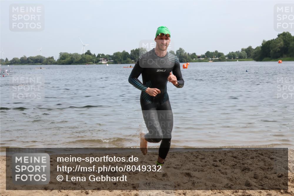 15.06.2025 - 27. Vierlanden-Triathlon Lena Gebhardt http://msf.ph/oto/8049332 15.06.2025 09:52:45 Schwimmen 313 meine-sportfotos.de