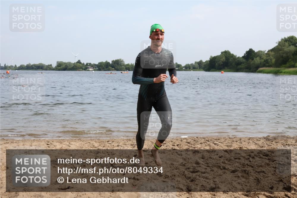 15.06.2025 - 27. Vierlanden-Triathlon Lena Gebhardt http://msf.ph/oto/8049334 15.06.2025 09:52:45 Schwimmen 313 meine-sportfotos.de