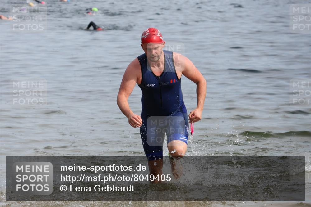 15.06.2025 - 27. Vierlanden-Triathlon Lena Gebhardt http://msf.ph/oto/8049405 15.06.2025 09:53:18 Schwimmen 304 meine-sportfotos.de