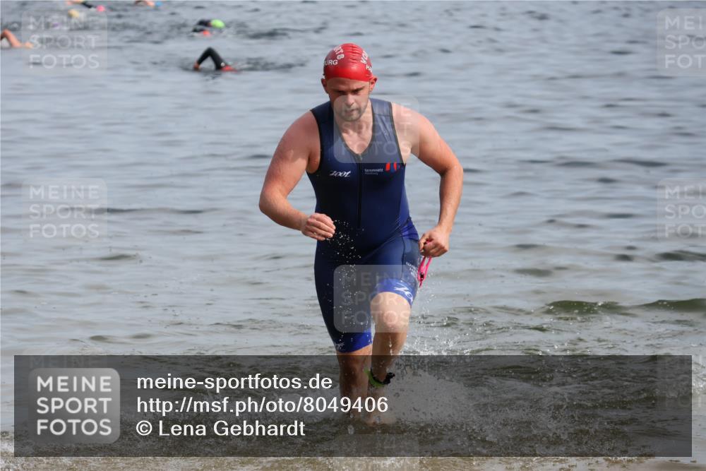 15.06.2025 - 27. Vierlanden-Triathlon Lena Gebhardt http://msf.ph/oto/8049406 15.06.2025 09:53:19 Schwimmen 304 meine-sportfotos.de