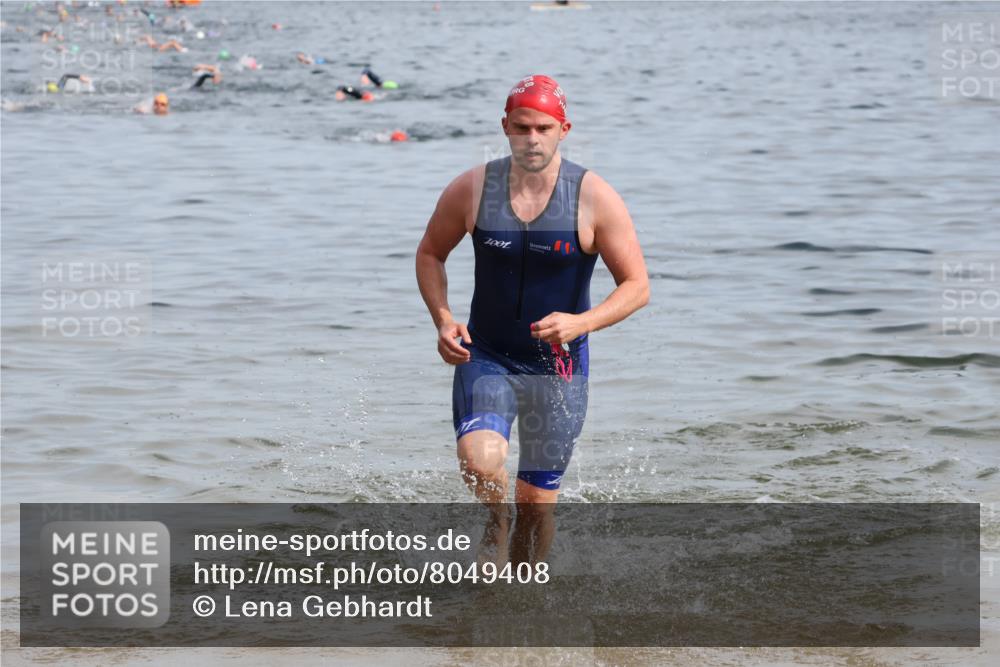 15.06.2025 - 27. Vierlanden-Triathlon Lena Gebhardt http://msf.ph/oto/8049408 15.06.2025 09:53:19 Schwimmen 304 meine-sportfotos.de