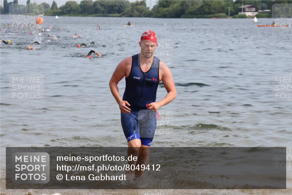15.06.2025 - 27. Vierlanden-Triathlon Lena Gebhardt http://msf.ph/oto/8049412 15.06.2025 09:53:20 Schwimmen 304 meine-sportfotos.de