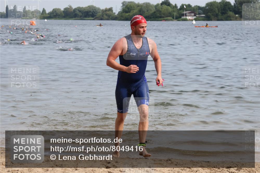 15.06.2025 - 27. Vierlanden-Triathlon Lena Gebhardt http://msf.ph/oto/8049416 15.06.2025 09:53:20 Schwimmen 304 meine-sportfotos.de