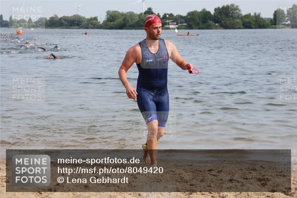 15.06.2025 - 27. Vierlanden-Triathlon Lena Gebhardt http://msf.ph/oto/8049420 15.06.2025 09:53:21 Schwimmen 304 meine-sportfotos.de