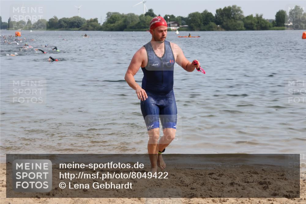 15.06.2025 - 27. Vierlanden-Triathlon Lena Gebhardt http://msf.ph/oto/8049422 15.06.2025 09:53:21 Schwimmen 304 meine-sportfotos.de