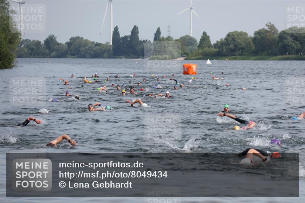 15.06.2025 - 27. Vierlanden-Triathlon Lena Gebhardt http://msf.ph/oto/8049434 15.06.2025 09:53:47 Schwimmen 307 meine-sportfotos.de