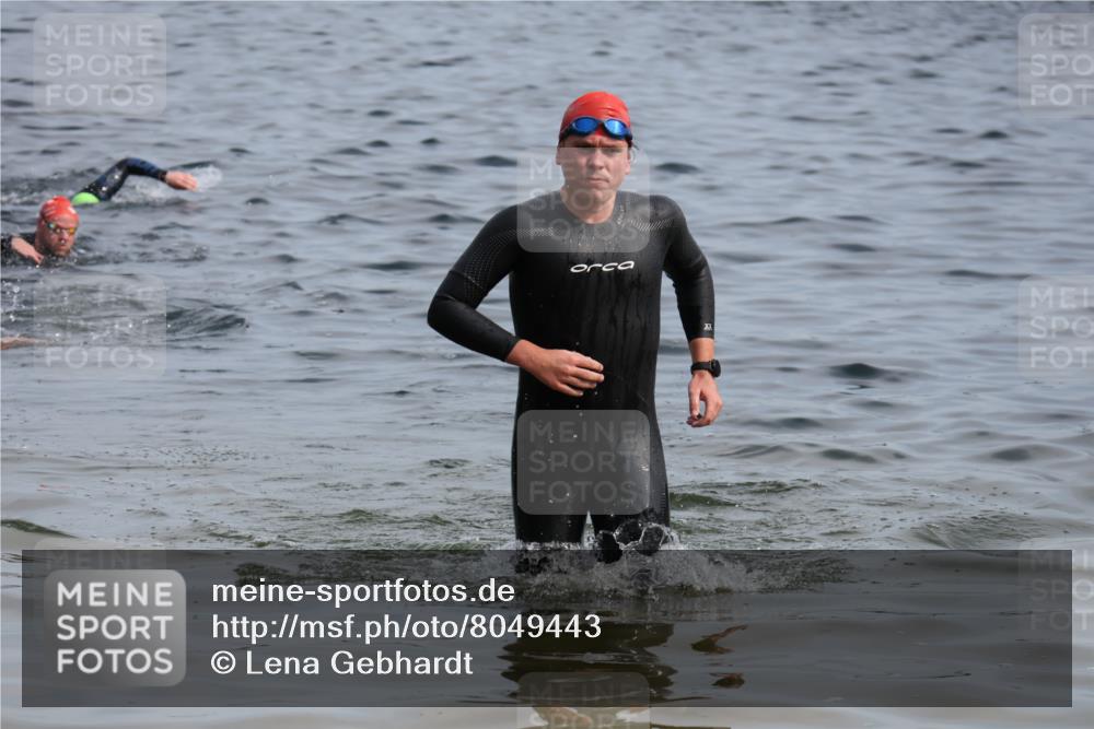 15.06.2025 - 27. Vierlanden-Triathlon Lena Gebhardt http://msf.ph/oto/8049443 15.06.2025 09:53:53 Schwimmen 307 meine-sportfotos.de