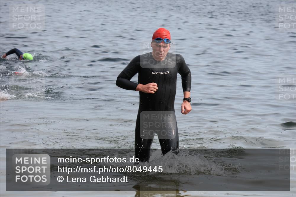 15.06.2025 - 27. Vierlanden-Triathlon Lena Gebhardt http://msf.ph/oto/8049445 15.06.2025 09:53:54 Schwimmen 307 meine-sportfotos.de