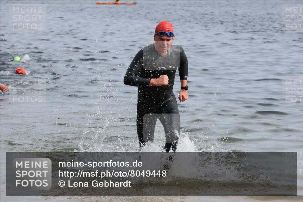 15.06.2025 - 27. Vierlanden-Triathlon Lena Gebhardt http://msf.ph/oto/8049448 15.06.2025 09:53:55 Schwimmen 267, 307 meine-sportfotos.de