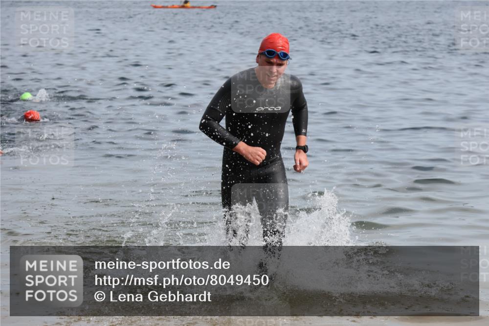 15.06.2025 - 27. Vierlanden-Triathlon Lena Gebhardt http://msf.ph/oto/8049450 15.06.2025 09:53:55 Schwimmen 267, 307 meine-sportfotos.de
