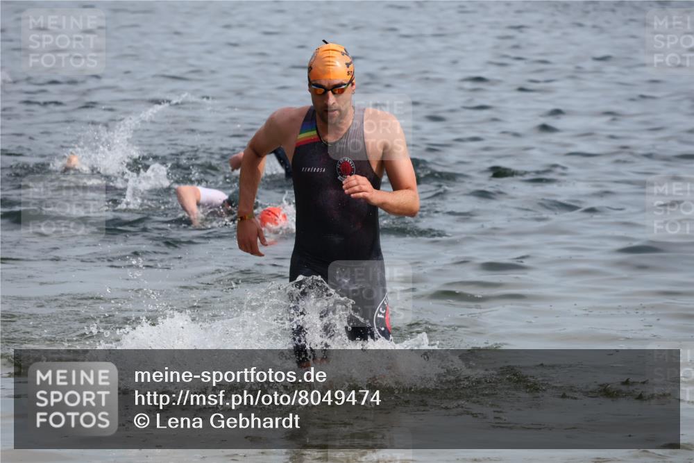 15.06.2025 - 27. Vierlanden-Triathlon Lena Gebhardt http://msf.ph/oto/8049474 15.06.2025 09:54:02 Schwimmen 267, 307, 356 meine-sportfotos.de