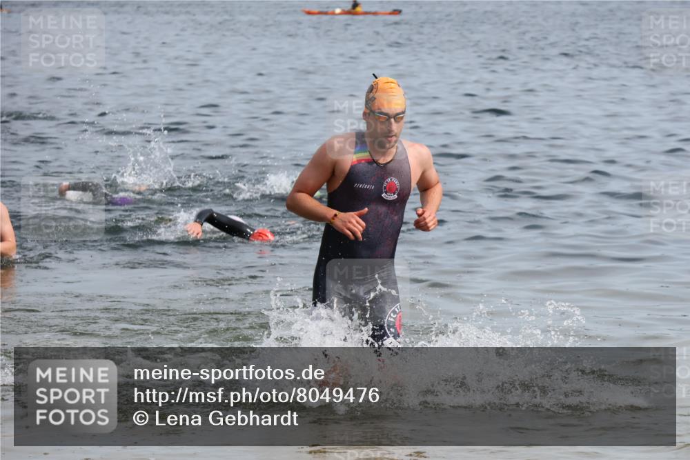 15.06.2025 - 27. Vierlanden-Triathlon Lena Gebhardt http://msf.ph/oto/8049476 15.06.2025 09:54:03 Schwimmen 267, 307, 356 meine-sportfotos.de
