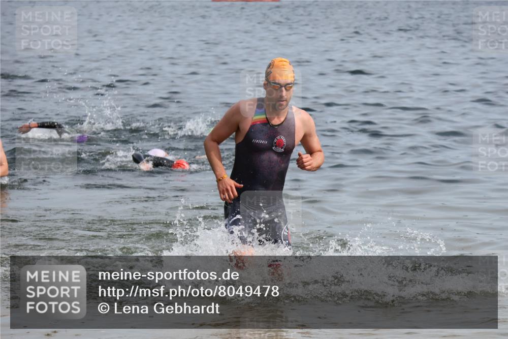 15.06.2025 - 27. Vierlanden-Triathlon Lena Gebhardt http://msf.ph/oto/8049478 15.06.2025 09:54:03 Schwimmen 267, 307, 356 meine-sportfotos.de