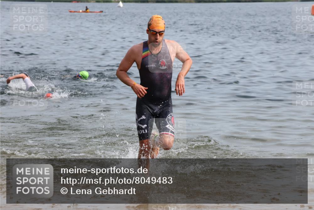 15.06.2025 - 27. Vierlanden-Triathlon Lena Gebhardt http://msf.ph/oto/8049483 15.06.2025 09:54:04 Schwimmen 267, 302, 307, 356 meine-sportfotos.de