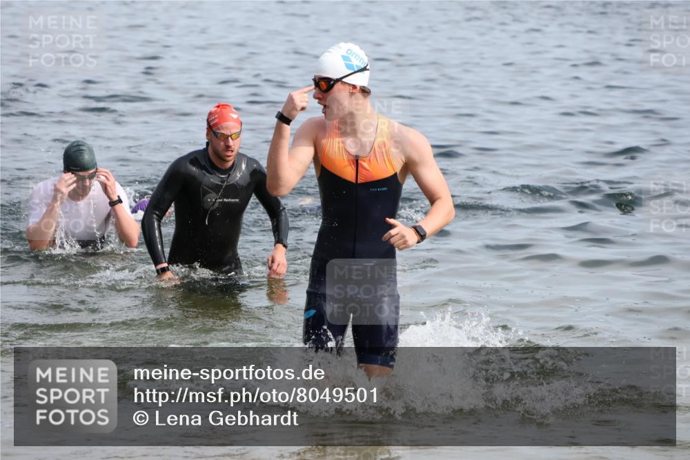 15.06.2025 - 27. Vierlanden-Triathlon Lena Gebhardt http://msf.ph/oto/8049501 15.06.2025 09:54:08 Schwimmen 267, 302, 337, 356 meine-sportfotos.de
