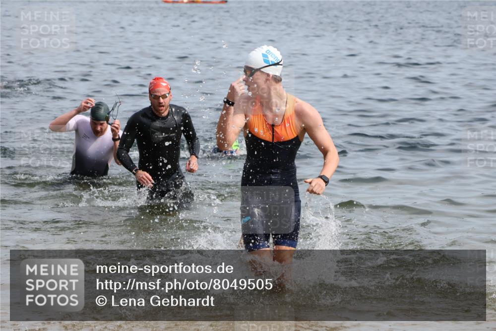 15.06.2025 - 27. Vierlanden-Triathlon Lena Gebhardt http://msf.ph/oto/8049505 15.06.2025 09:54:08 Schwimmen 267, 302, 337, 356 meine-sportfotos.de