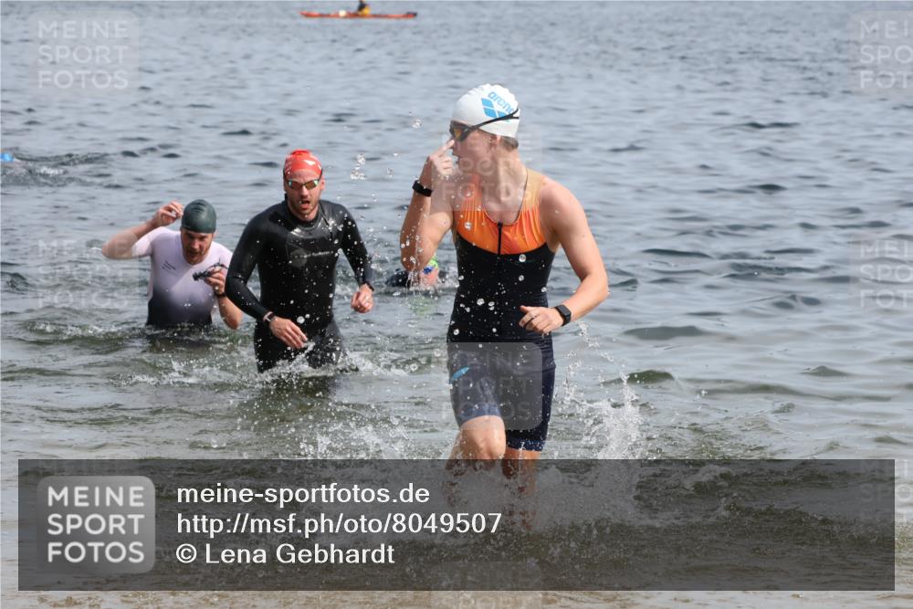 15.06.2025 - 27. Vierlanden-Triathlon Lena Gebhardt http://msf.ph/oto/8049507 15.06.2025 09:54:09 Schwimmen 267, 302, 337, 356 meine-sportfotos.de