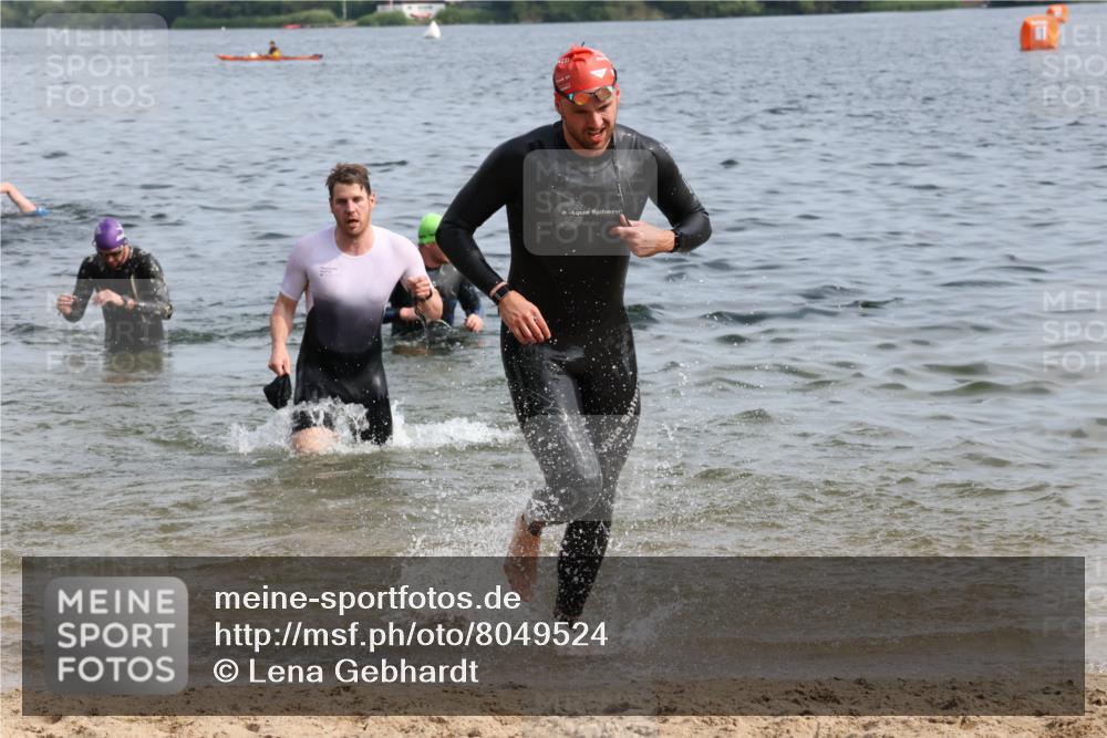 15.06.2025 - 27. Vierlanden-Triathlon Lena Gebhardt http://msf.ph/oto/8049524 15.06.2025 09:54:13 Schwimmen 255, 261, 267, 302, 337, 342, 356 meine-sportfotos.de