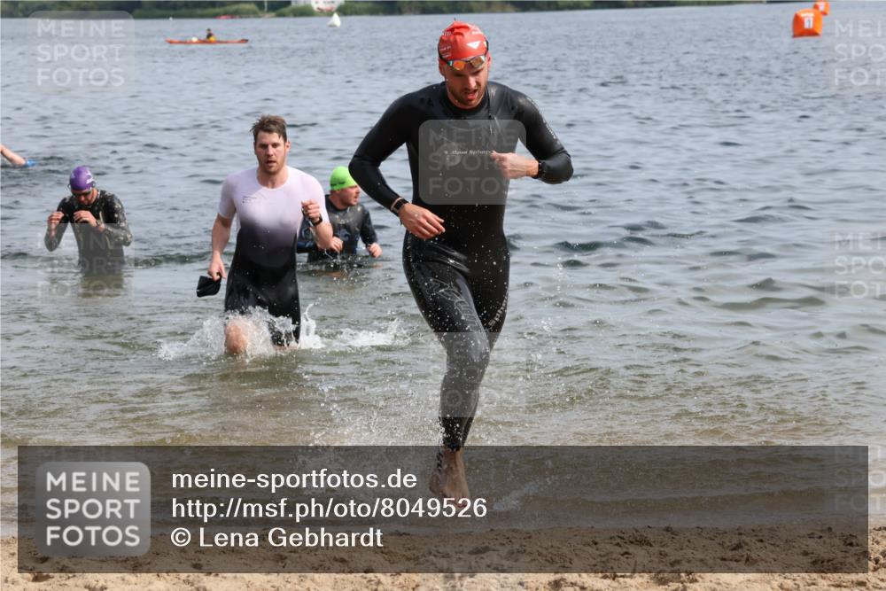15.06.2025 - 27. Vierlanden-Triathlon Lena Gebhardt http://msf.ph/oto/8049526 15.06.2025 09:54:13 Schwimmen 255, 261, 267, 302, 337, 342, 356 meine-sportfotos.de