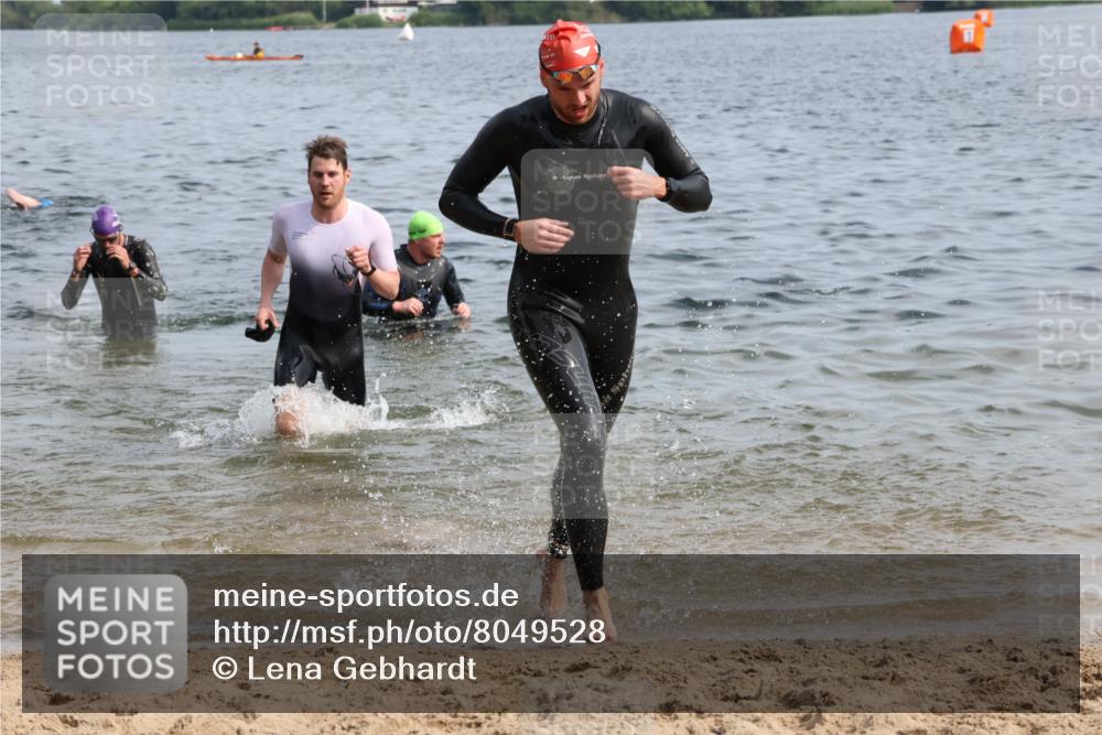 15.06.2025 - 27. Vierlanden-Triathlon Lena Gebhardt http://msf.ph/oto/8049528 15.06.2025 09:54:13 Schwimmen 255, 261, 267, 302, 337, 342, 356 meine-sportfotos.de