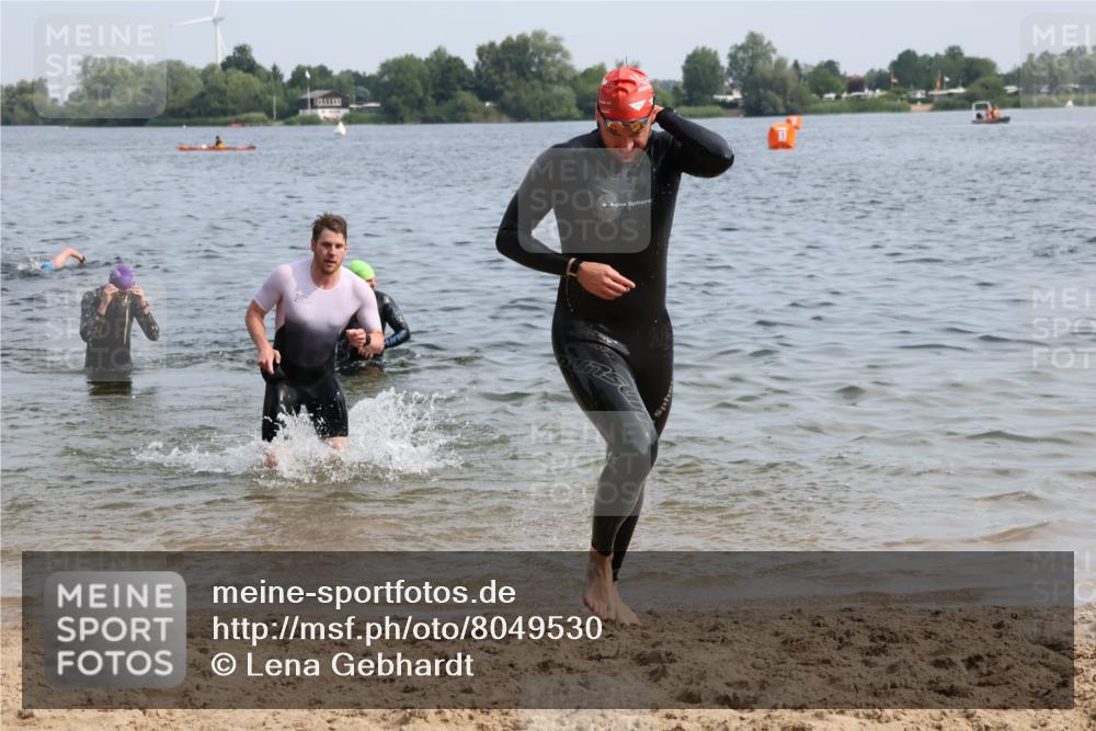 15.06.2025 - 27. Vierlanden-Triathlon Lena Gebhardt http://msf.ph/oto/8049530 15.06.2025 09:54:13 Schwimmen 255, 261, 267, 302, 337, 342, 356 meine-sportfotos.de