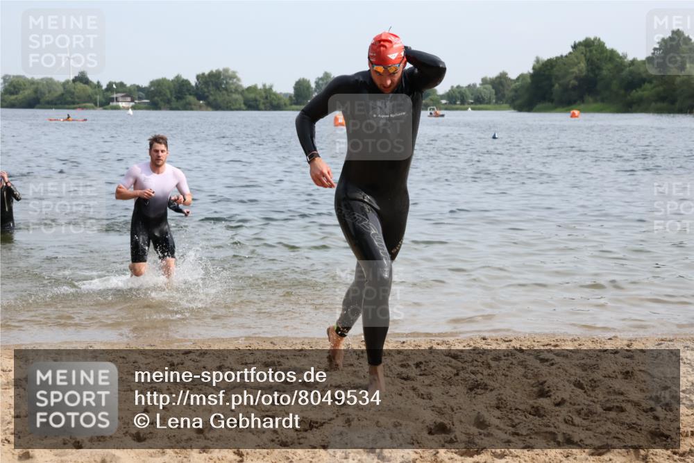 15.06.2025 - 27. Vierlanden-Triathlon Lena Gebhardt http://msf.ph/oto/8049534 15.06.2025 09:54:14 Schwimmen 253, 255, 261, 267, 302, 337, 342, 356 meine-sportfotos.de