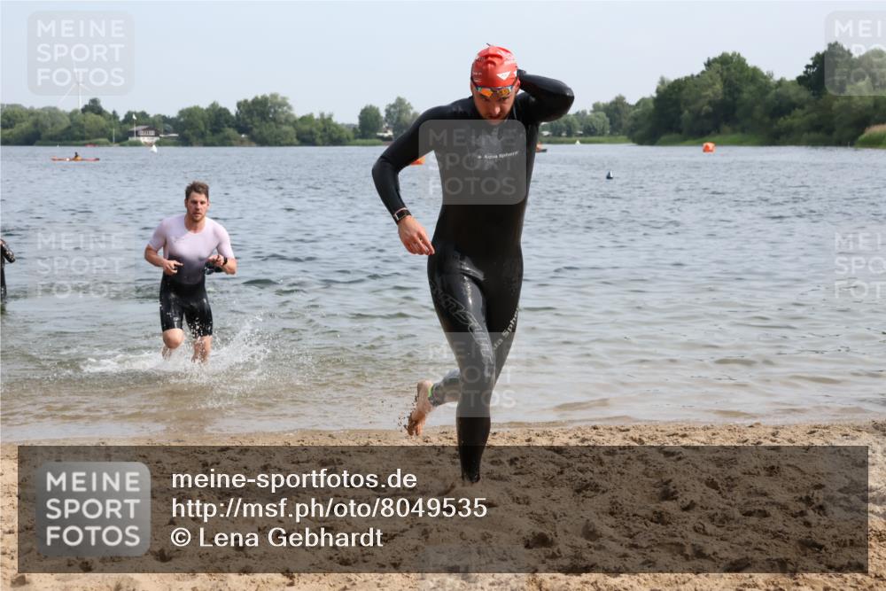 15.06.2025 - 27. Vierlanden-Triathlon Lena Gebhardt http://msf.ph/oto/8049535 15.06.2025 09:54:14 Schwimmen 253, 255, 261, 267, 302, 337, 342, 356 meine-sportfotos.de