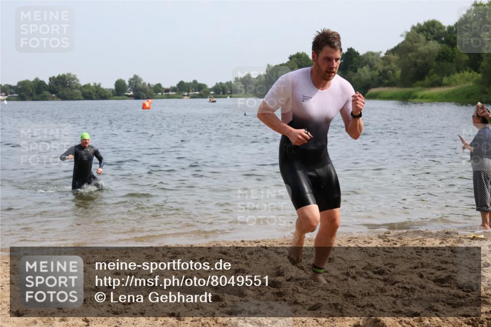 15.06.2025 - 27. Vierlanden-Triathlon Lena Gebhardt http://msf.ph/oto/8049551 15.06.2025 09:54:17 Schwimmen 253, 255, 261, 302, 337, 342, 356 meine-sportfotos.de