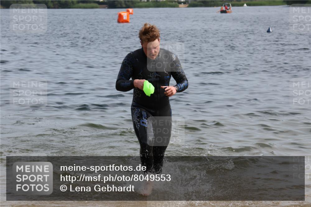 15.06.2025 - 27. Vierlanden-Triathlon Lena Gebhardt http://msf.ph/oto/8049553 15.06.2025 09:54:20 Schwimmen 253, 255, 261, 302, 337, 342, 354, 356 meine-sportfotos.de