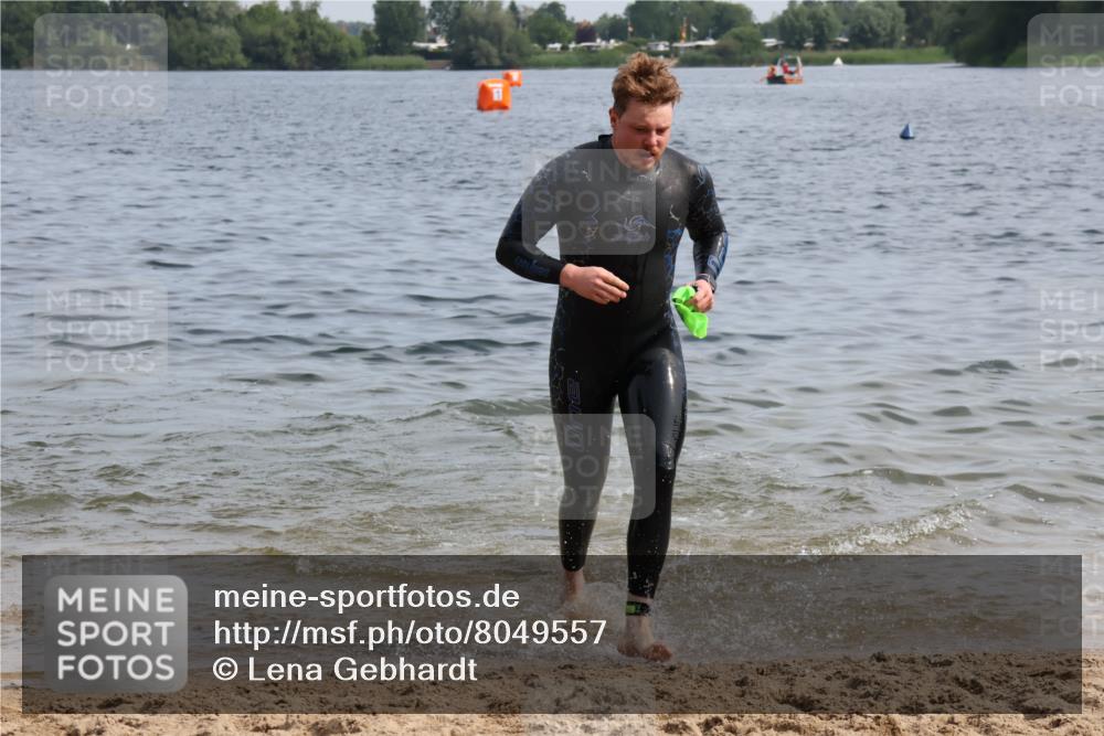 15.06.2025 - 27. Vierlanden-Triathlon Lena Gebhardt http://msf.ph/oto/8049557 15.06.2025 09:54:20 Schwimmen 253, 255, 261, 302, 337, 342, 354, 356 meine-sportfotos.de