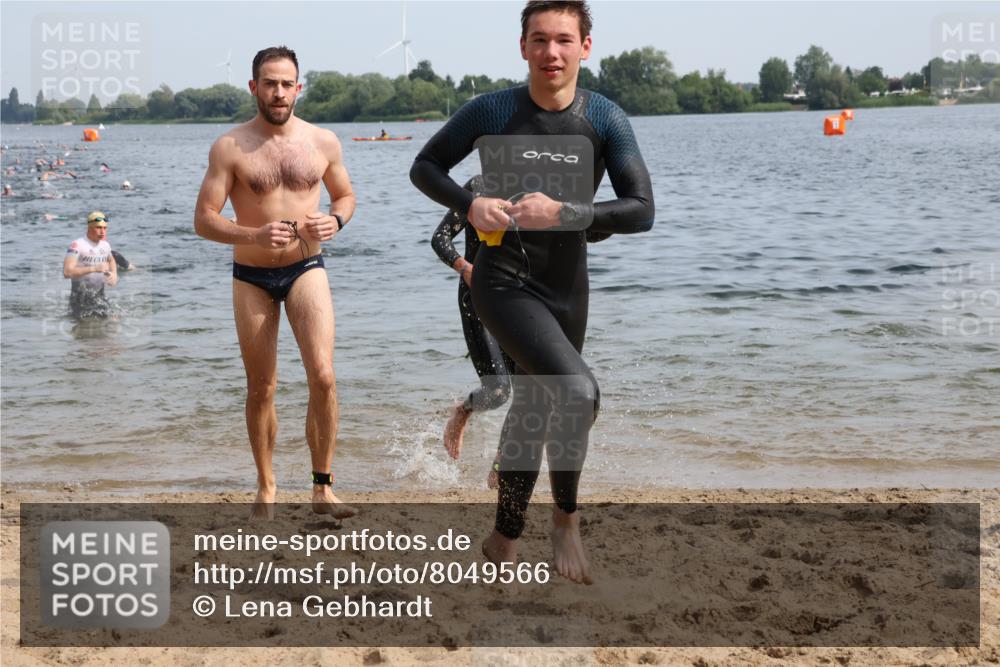 15.06.2025 - 27. Vierlanden-Triathlon Lena Gebhardt http://msf.ph/oto/8049566 15.06.2025 09:54:22 Schwimmen 253, 255, 261, 302, 318, 337, 342, 354 meine-sportfotos.de