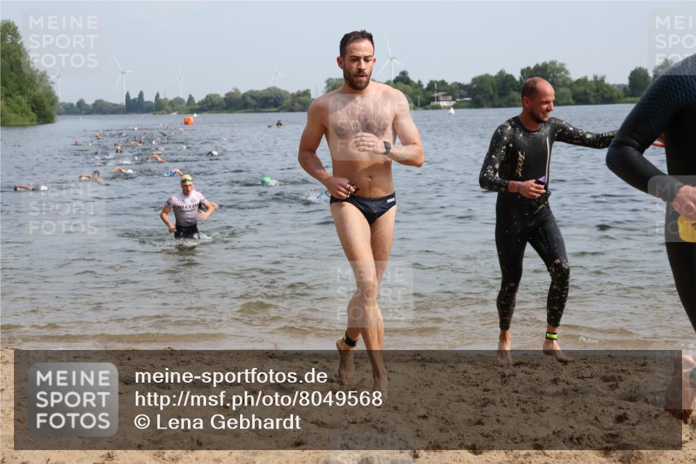 15.06.2025 - 27. Vierlanden-Triathlon Lena Gebhardt http://msf.ph/oto/8049568 15.06.2025 09:54:22 Schwimmen 253, 255, 261, 302, 318, 337, 342, 354 meine-sportfotos.de