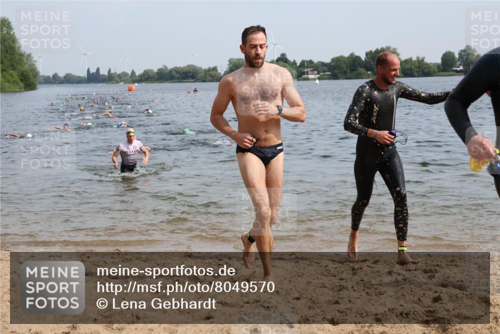 15.06.2025 - 27. Vierlanden-Triathlon Lena Gebhardt http://msf.ph/oto/8049570 15.06.2025 09:54:22 Schwimmen 253, 255, 261, 302, 318, 337, 342, 354 meine-sportfotos.de