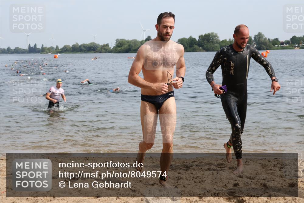 15.06.2025 - 27. Vierlanden-Triathlon Lena Gebhardt http://msf.ph/oto/8049574 15.06.2025 09:54:23 Schwimmen 253, 255, 261, 302, 318, 337, 342, 354 meine-sportfotos.de