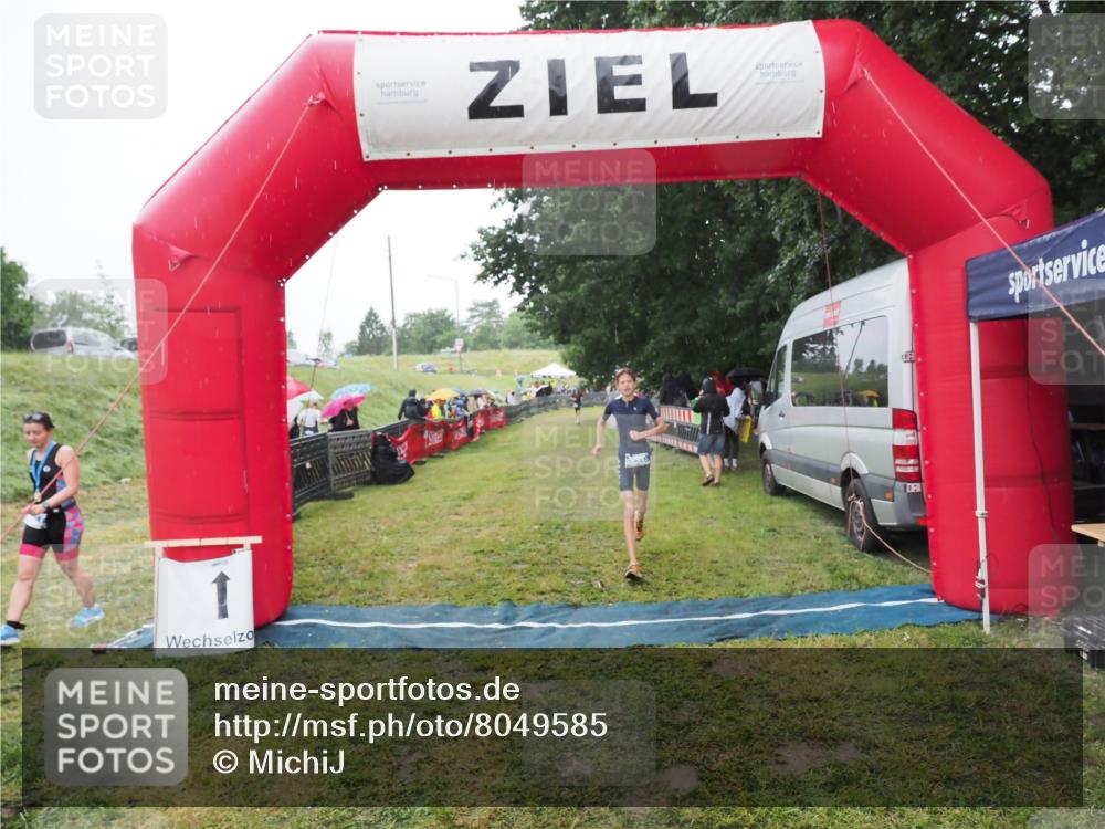21.06.2025 - 27. Vierlanden-Triathlon MichiJ http://msf.ph/oto/8049585 15.06.2026 14:26:40 Ziel 1316 meine-sportfotos.de