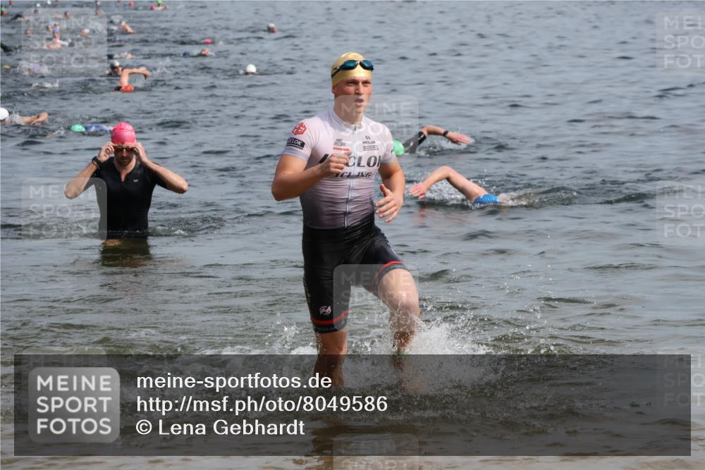 15.06.2025 - 27. Vierlanden-Triathlon Lena Gebhardt http://msf.ph/oto/8049586 15.06.2025 09:54:26 Schwimmen 253, 255, 261, 262, 318, 337, 342, 354 meine-sportfotos.de