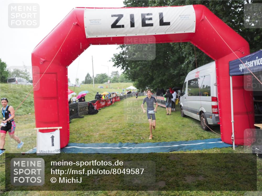 21.06.2025 - 27. Vierlanden-Triathlon MichiJ http://msf.ph/oto/8049587 15.06.2026 14:26:40 Ziel 1316 meine-sportfotos.de
